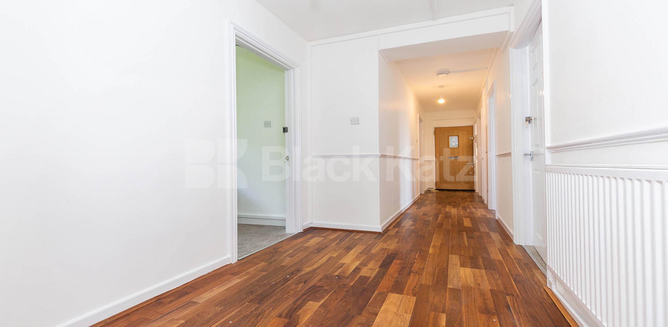 Fantastic spacious 4 bed in Camden mins to shops Abingdon Close, CAMDEN